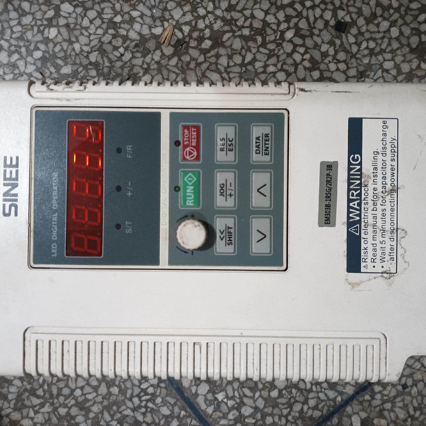 EM303B-1R5G/2R2P-3B 正弦变频1.5KW