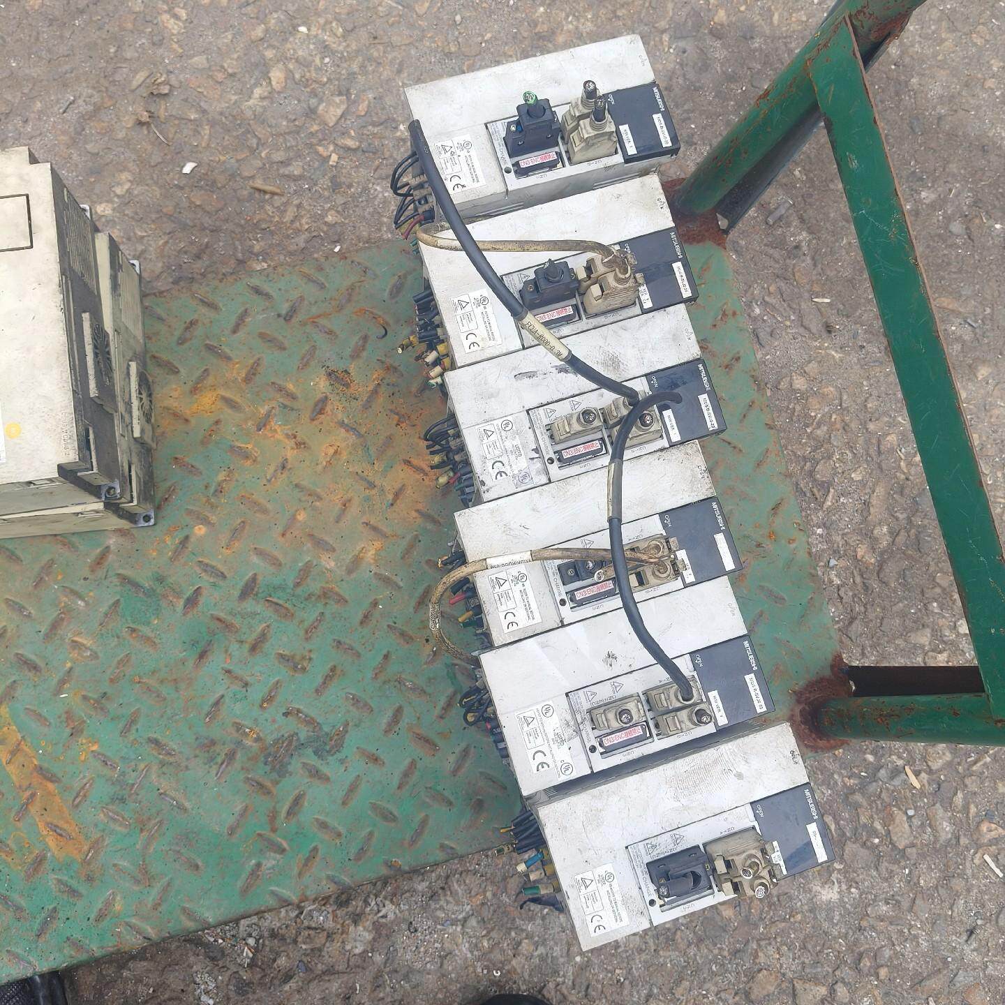 2KW驱动器MDS-B-SVJ2-20 拆机包好成色不错