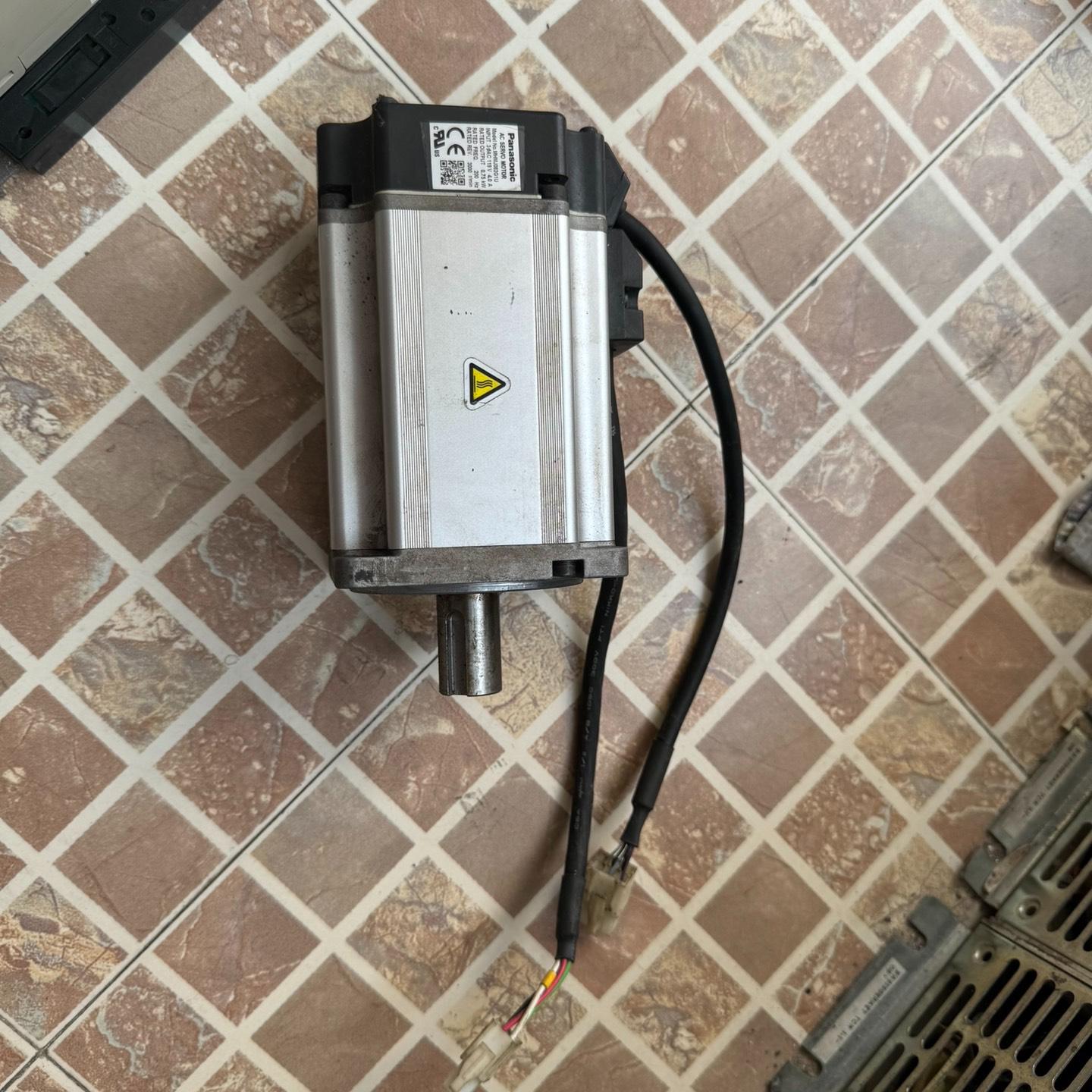 A5系列0.75kw伺服电机MHMJ082G1U实物实图