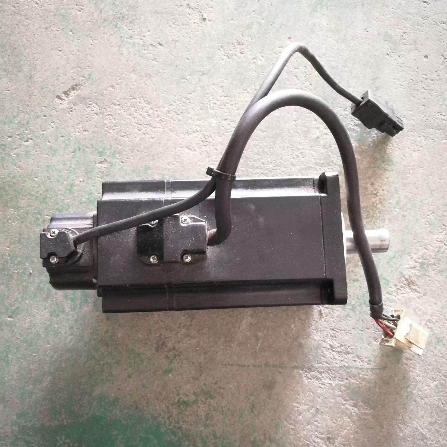 出售安川伺服电机CYS751DC2-T2C-B 拆机件 实物