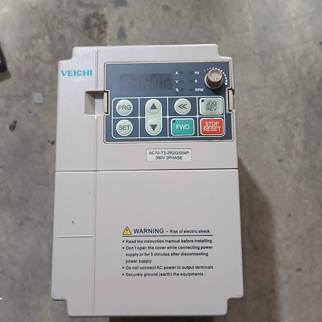 AC70-T3-2R2G/004P伟创变频器 拆机实物图