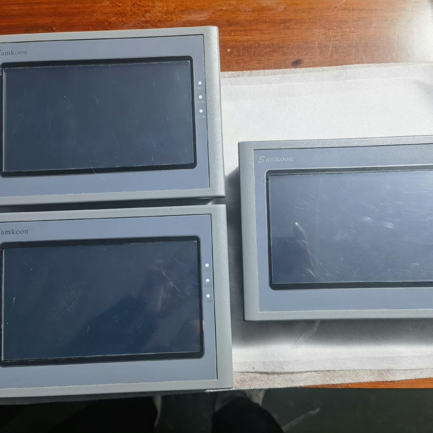 显控触摸屏 型号SK-070HE 总有多个 保护膜在 可以充