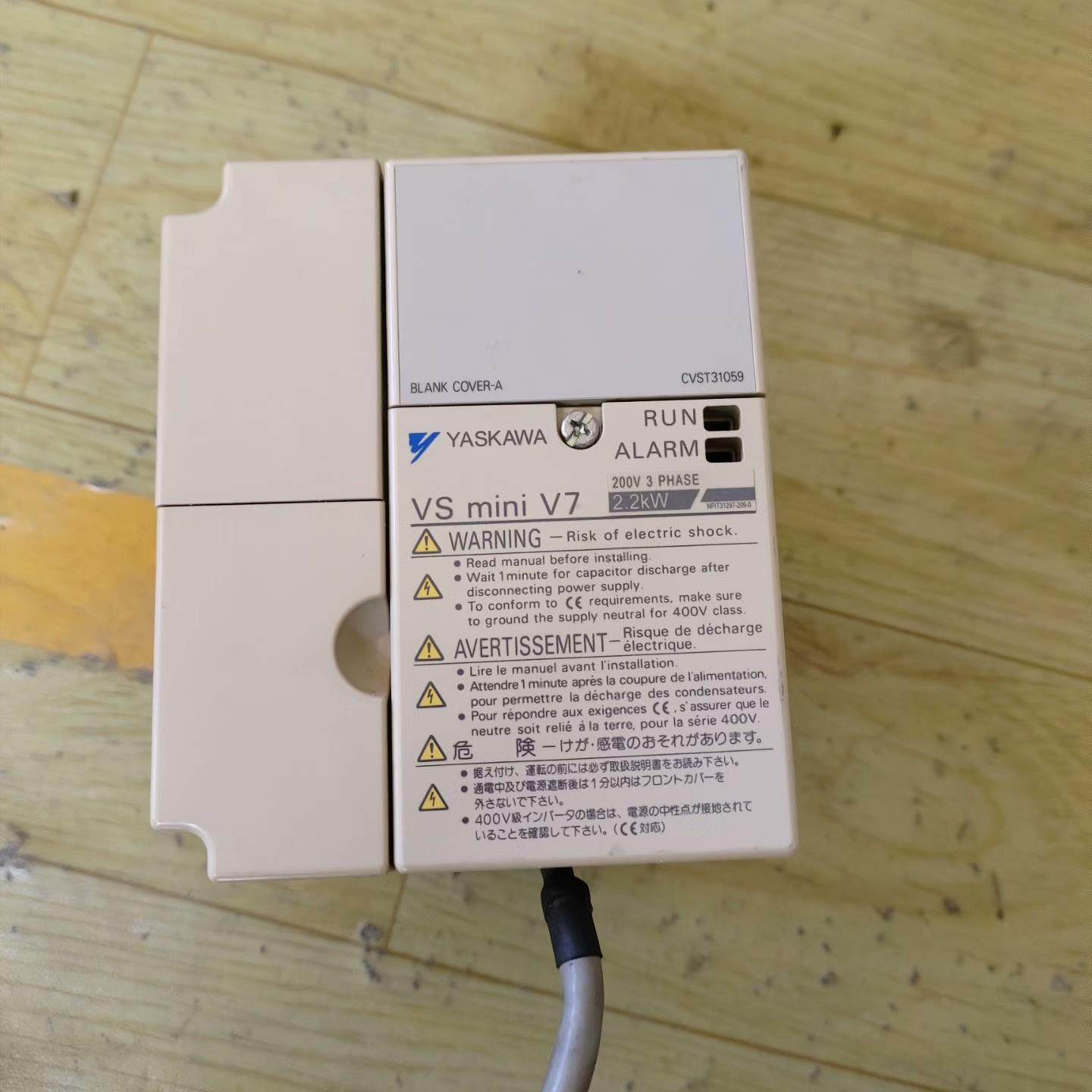 安川变频器CIMR-V7BA22P2 2.2KW220V门机