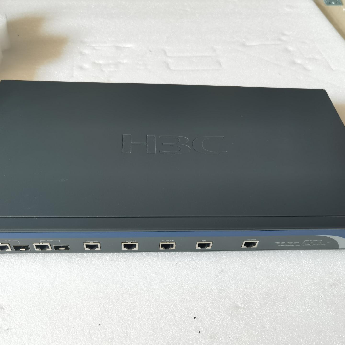 ER5200G2多口企业级WAN千兆路由器几乎裸