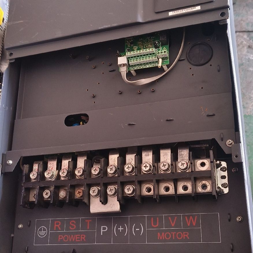 拆机汇川变频器55KW MD280NT55G/75P 实物图