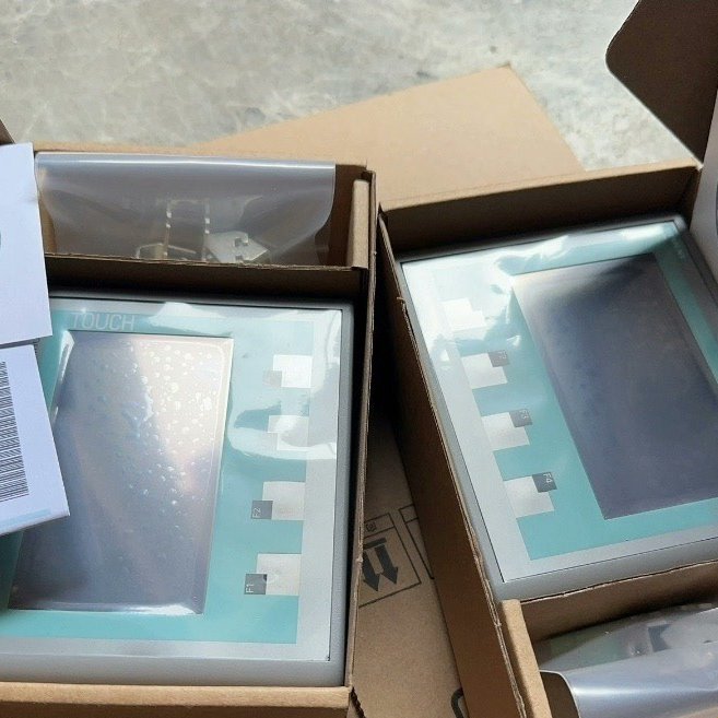 触摸屏 型号6AV6642-0BD01-3AX0 成色