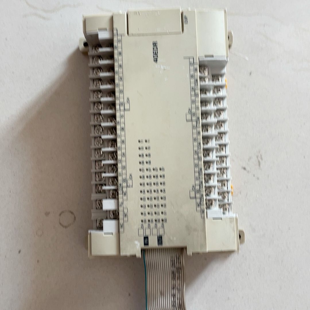 plc扩展 CPM1A-20EDR 成色不好少端子盖