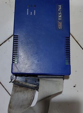 致远电子仿真器 型号TKS-764 蓝色外壳 带串口接口。外