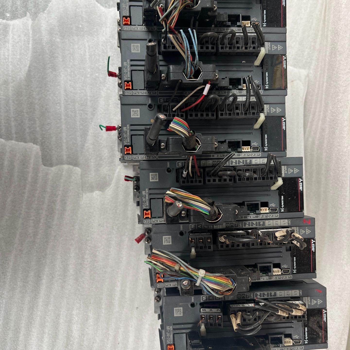 伺服驱动mr j4 70a 电机hg kr73j。一共6