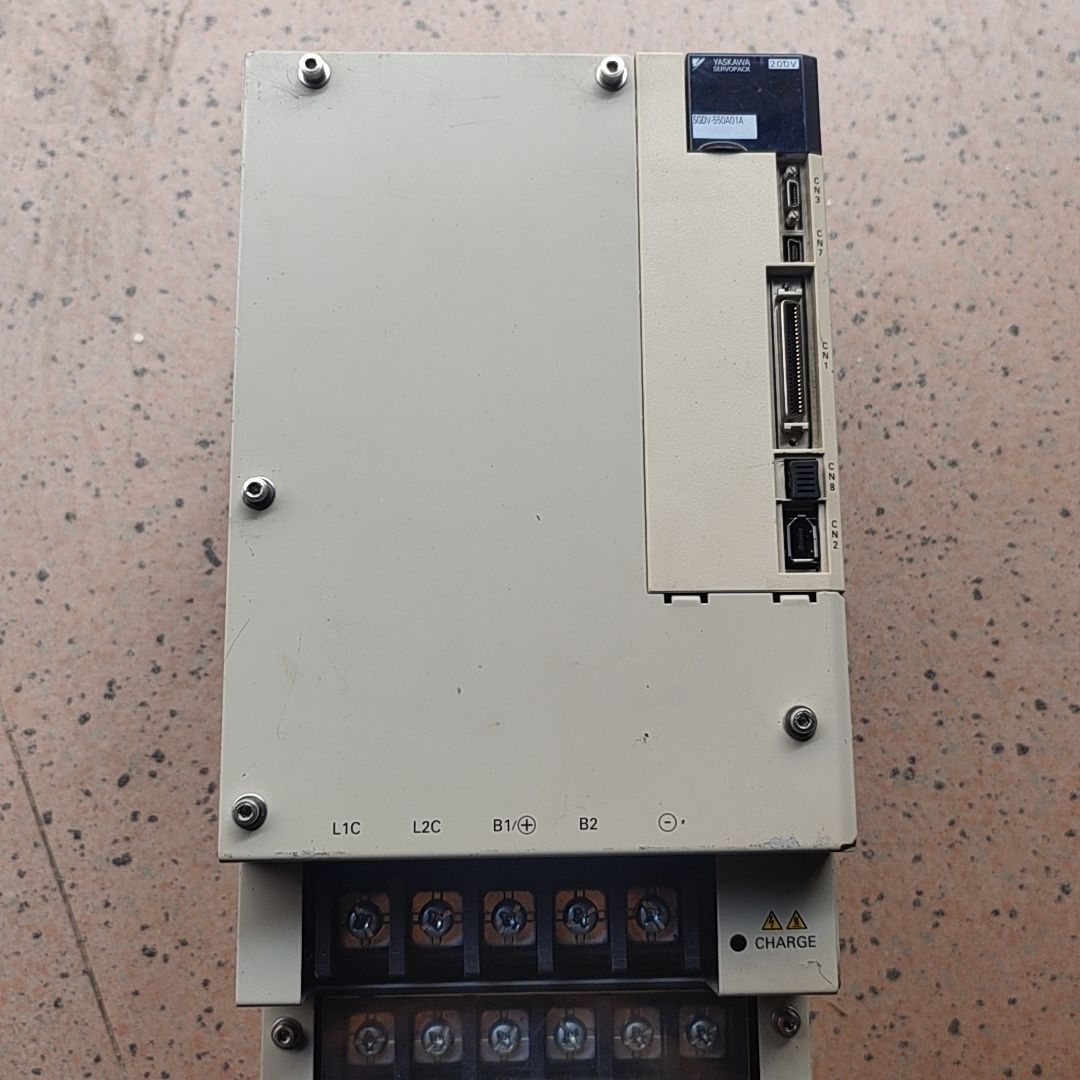 安川5系7.5KW驱动器SGDV-550A01A拆机成色