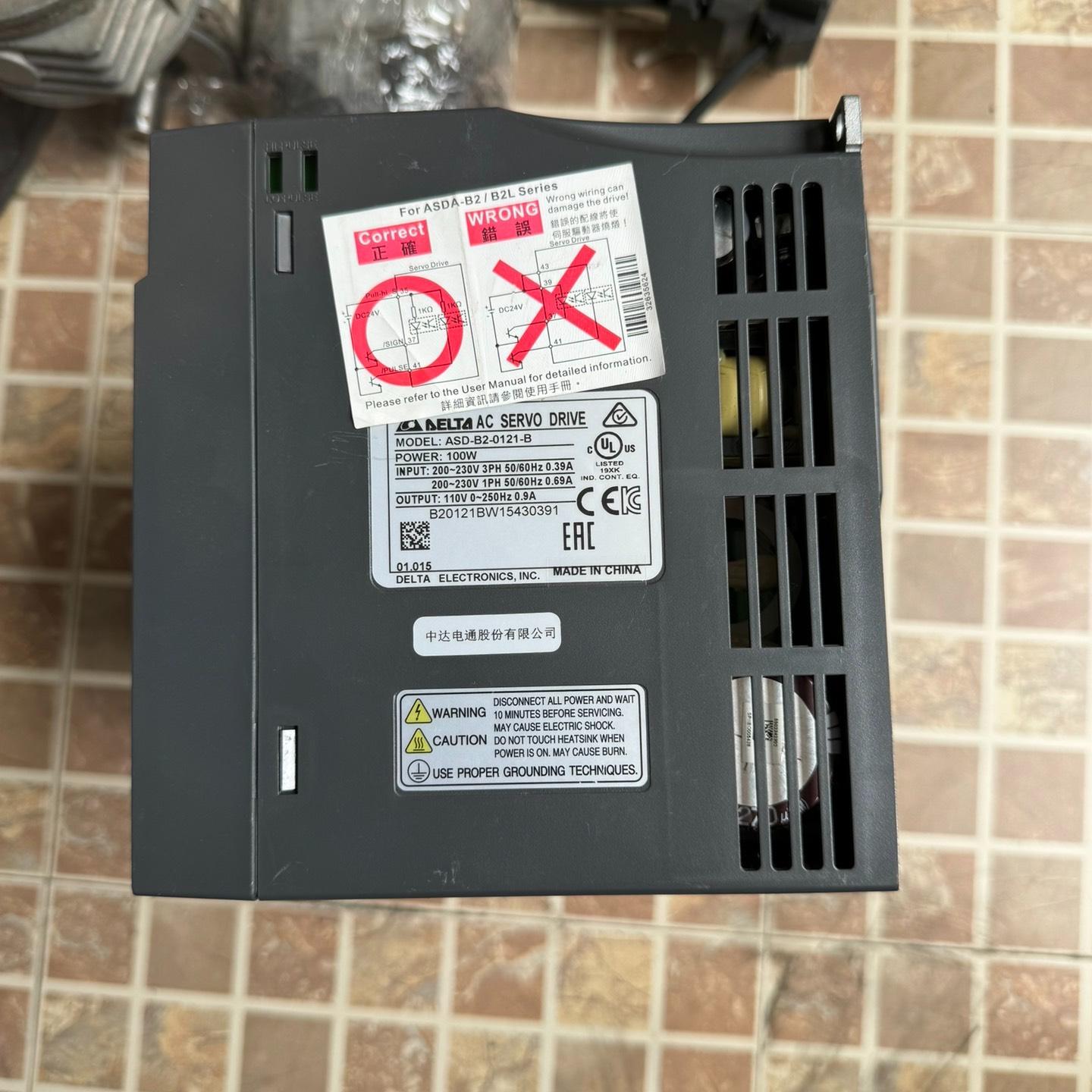 台达ASD-B2-0121-B驱动器 实物实图 功能包好。