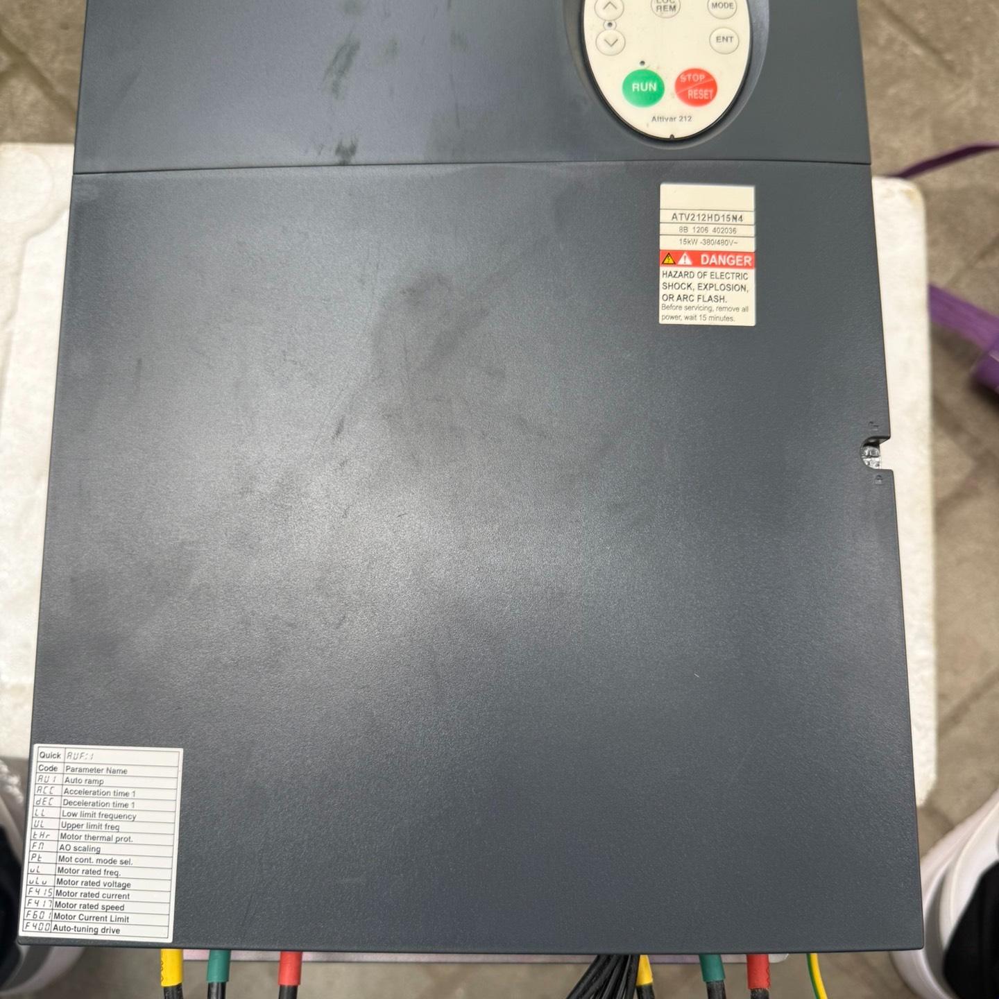 施耐德变频器ATV212HD15N4 15KW/20HP 3