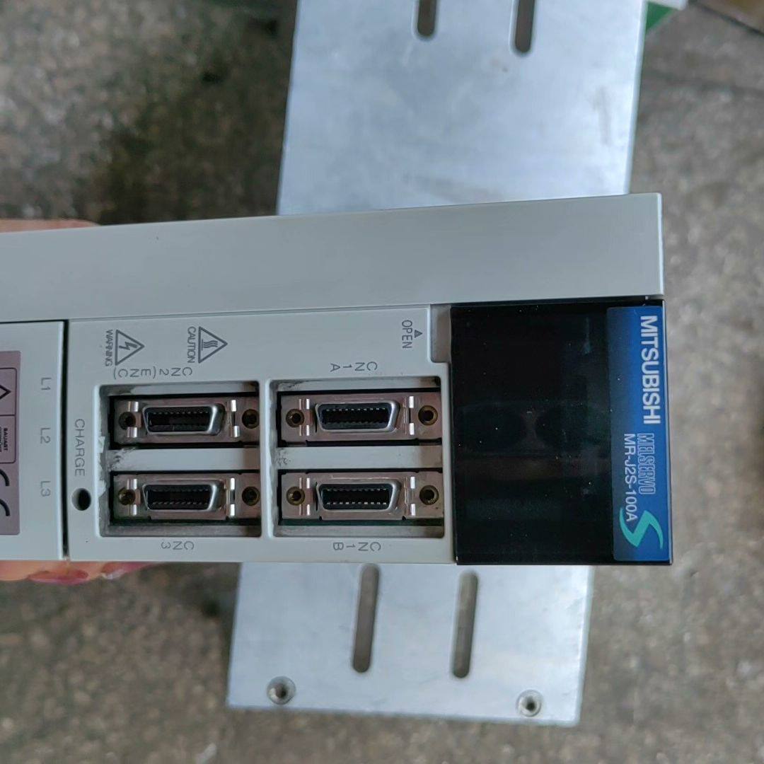 伺服驱动器MR-J2S-100A  1KW驱动器成色如图