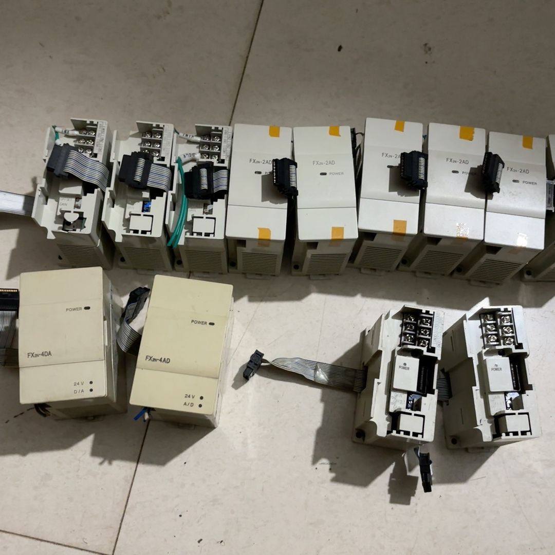 拆机FX2N-2AD模块有九台 少盖 FX2N-2D