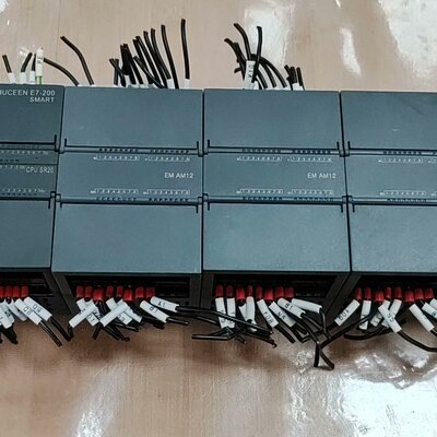 汇辰PLC一套   CPUSR20.   四个EMAM12成