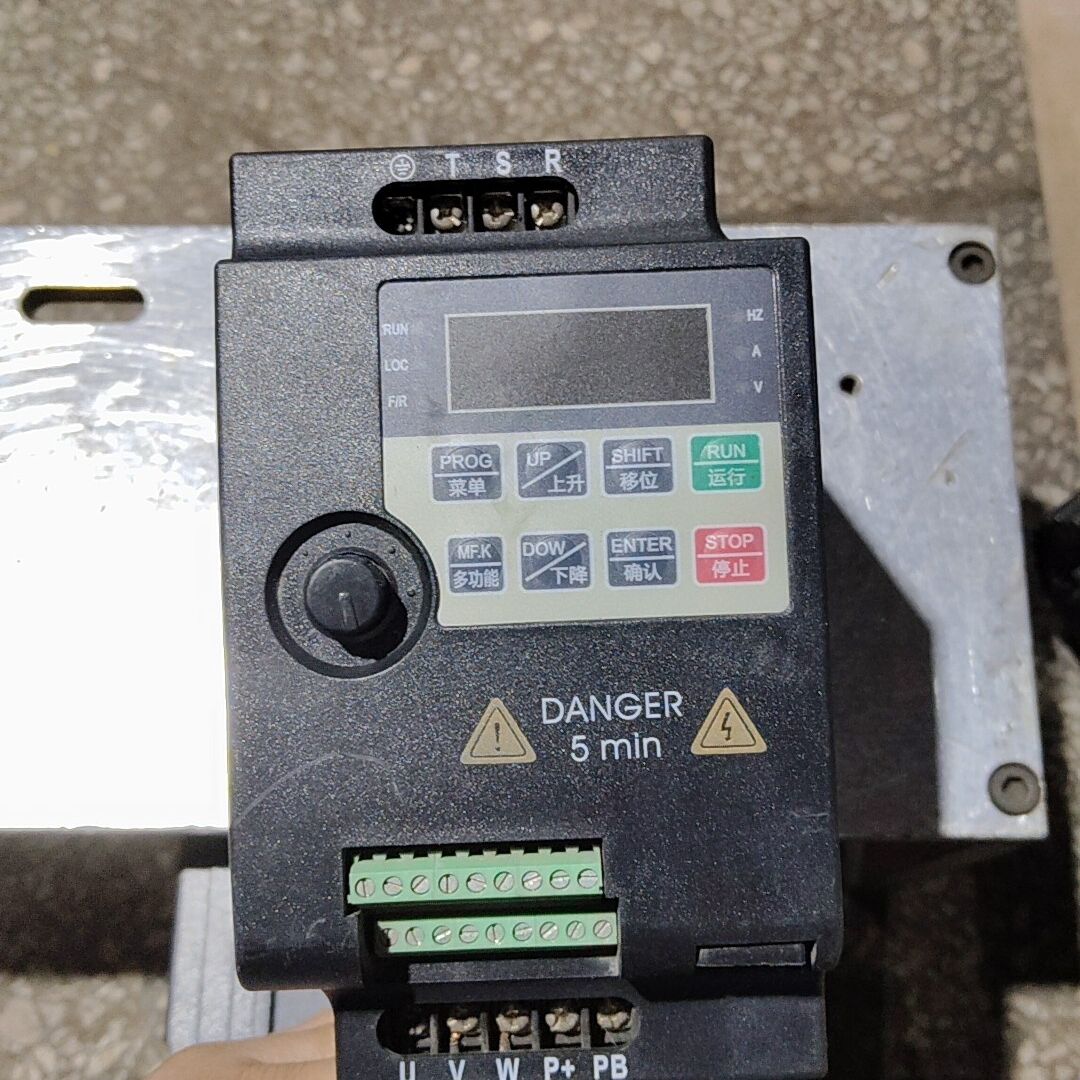 德佛斯变频器FS1000-2R2G/4P  拆机 实物拍