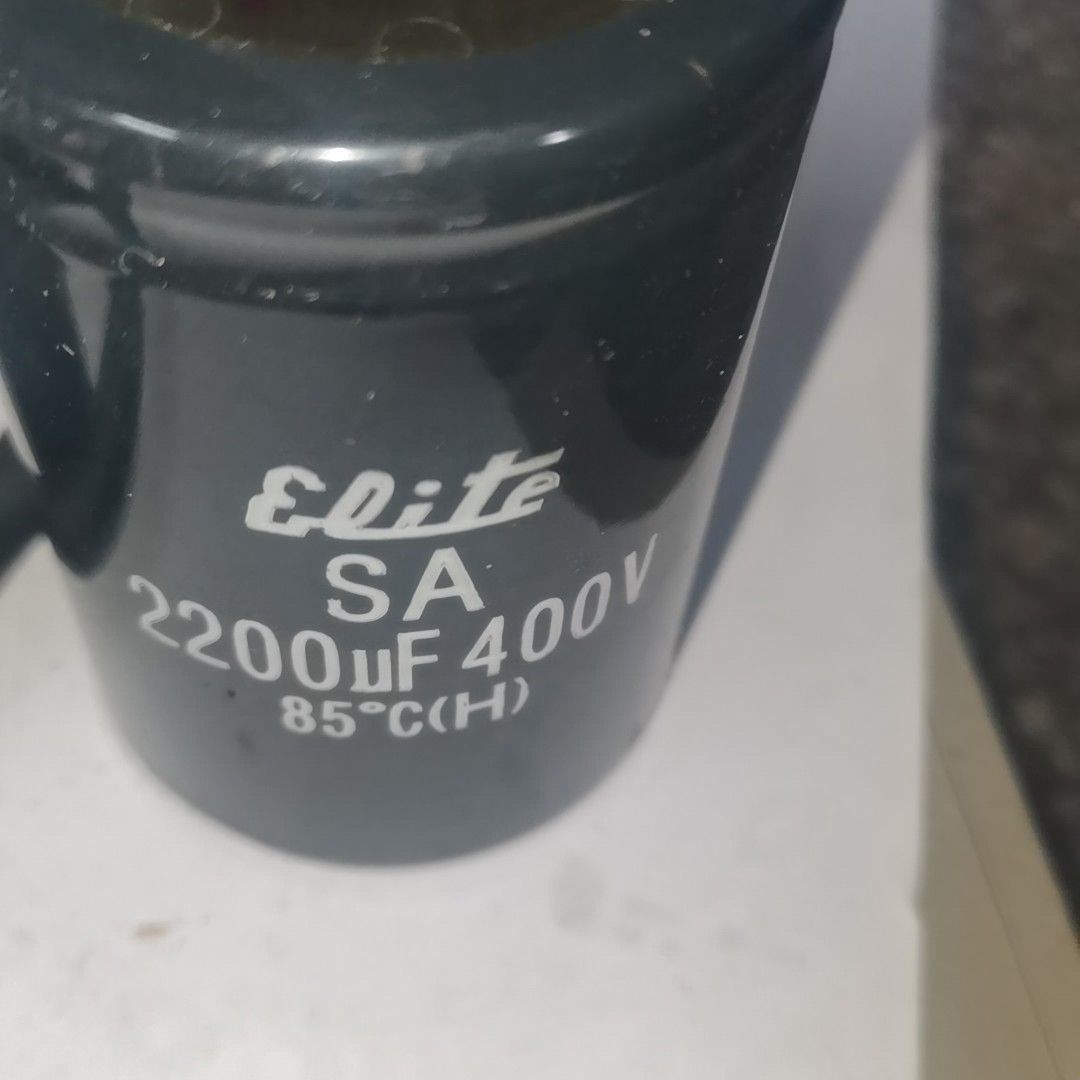 Elite品牌2200uF 400V电解电容 实物拍摄 轻微