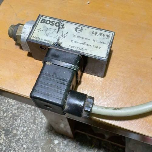 德国BOSCH0 821 100 013 压力开关继电器