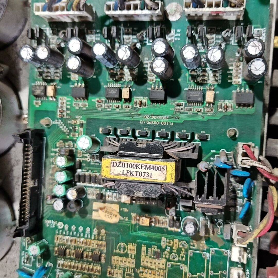 变频器DZB100P1600L4B驱动板.刚拆下灰尘没清