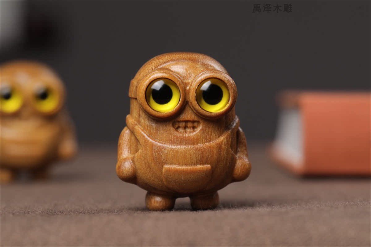 绿檀木雕神偷奶爸小黄人手把件实木雕刻工艺礼品儿童礼物桌面摆件