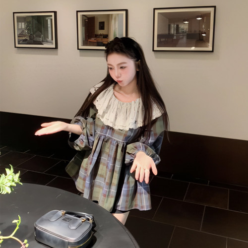 长袖蕾丝拼接娃娃领娃娃衫上衣女