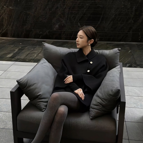 黑色时尚斗篷外套短款毛呢披肩女