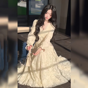 现货！法式仙女风喇叭袖连衣裙秋冬蕾丝拼接收腰显瘦温柔超仙长裙