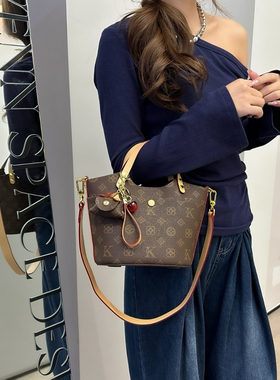 优库迪斯UK女包新款水桶包复古时尚潮包老花手提单肩斜挎包96766