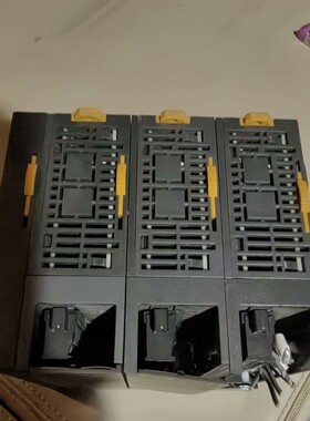 议价合泉PLC模块一套，型号C3-ACU904、C3-DOR41