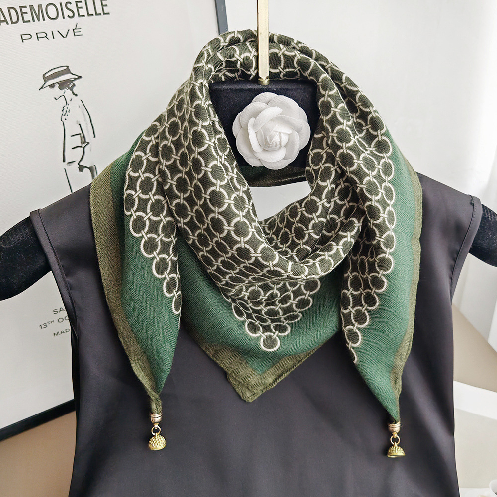 火凤凰-金色小球磁扣绿色圆圈印花方巾人字纹印花棉麻手感70小