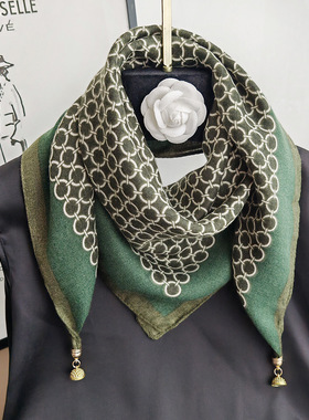 火凤凰-金色小球磁扣绿色圆圈印花方巾人字纹印花棉麻手感70小