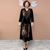 高档洋气丝绒烧花连衣裙妈妈宽松显瘦长裙V领民族风中老年款 A字裙