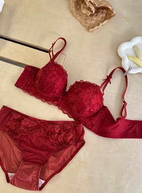 本命年红色内衣女小胸聚拢显大无钢圈收副乳性感蕾丝结婚文胸套装