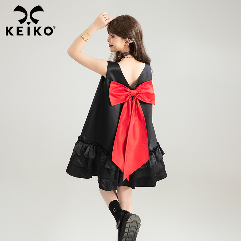 KEIKO顺柔缎面荷叶边吊带连衣裙