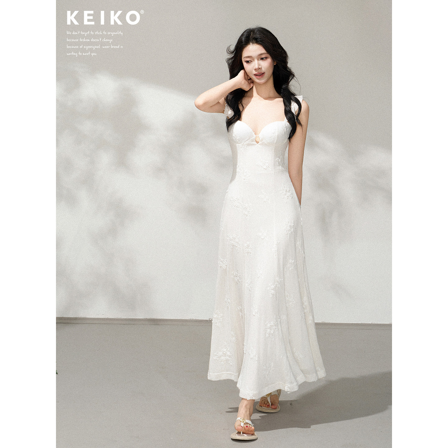 KEIKO 立体蕾丝花朵白色吊带裙夏季纯欲收腰显瘦连衣裙礼服长裙