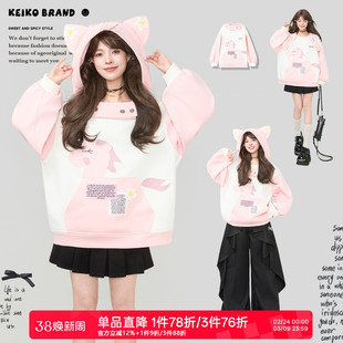 KEIKO 甜酷小马贴布粉色加绒卫衣2026春季多巴胺卡通连帽拼接外套