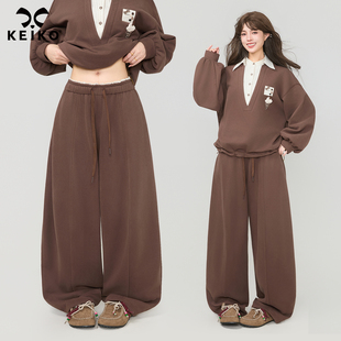 女2026早春松驰感咖色抽绳阔腿卫裤 KEIKO 高腰宽松加绒弯刀休闲裤