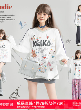 KEIKO 涂鸦印花白色长袖t恤26春季美式球衣风运动织带棉质V领上衣