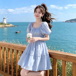 压褶方领泡泡袖连衣裙女2026夏季法式少女感优雅收腰显瘦公主裙潮