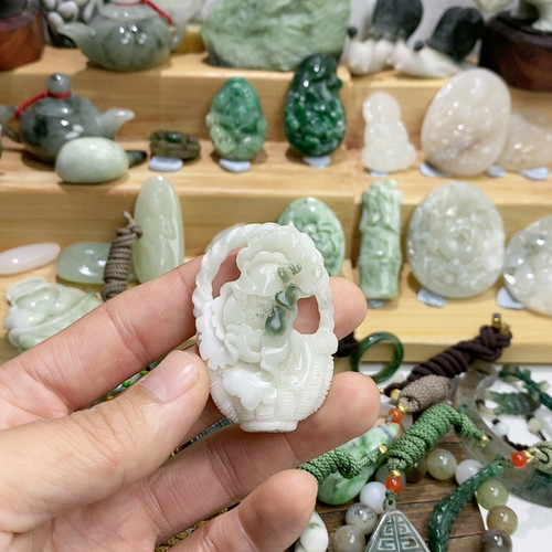 独山玉牡丹