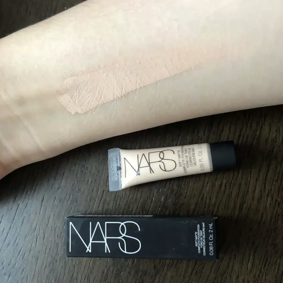 现货Nars娜斯Soft Matte粉底液16小时持久哑光 中样2ml柔焦Alaska