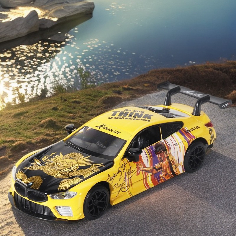 正版1/32宝马M8合金汽车模型宝马 GTE李小龙联名款男孩玩具车摆件