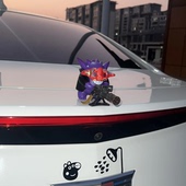 车外马路悍匪手持加特林阿祖中控台创意装 饰品车尾后备箱公仔摆件