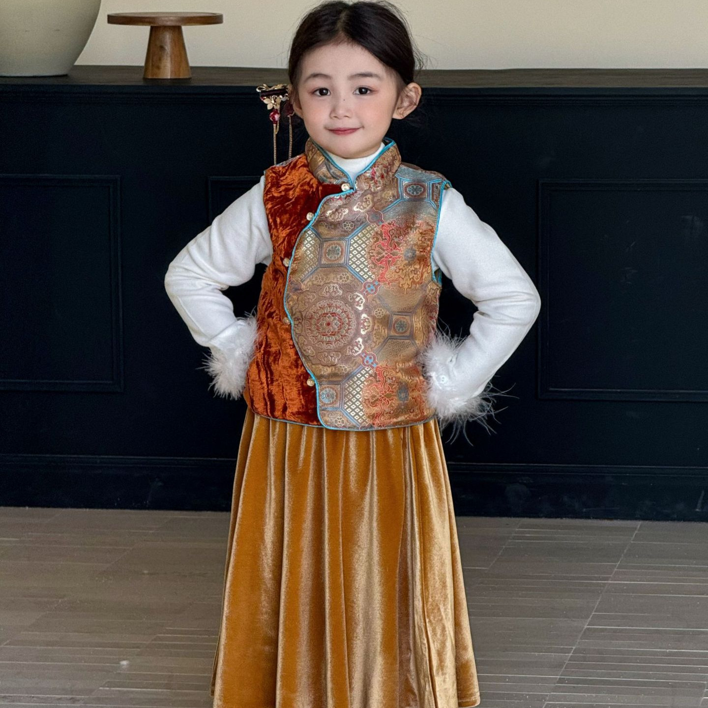 女童高级感汉服套装2025冬装儿童复古夹棉旗袍马甲宝宝过年拜年服