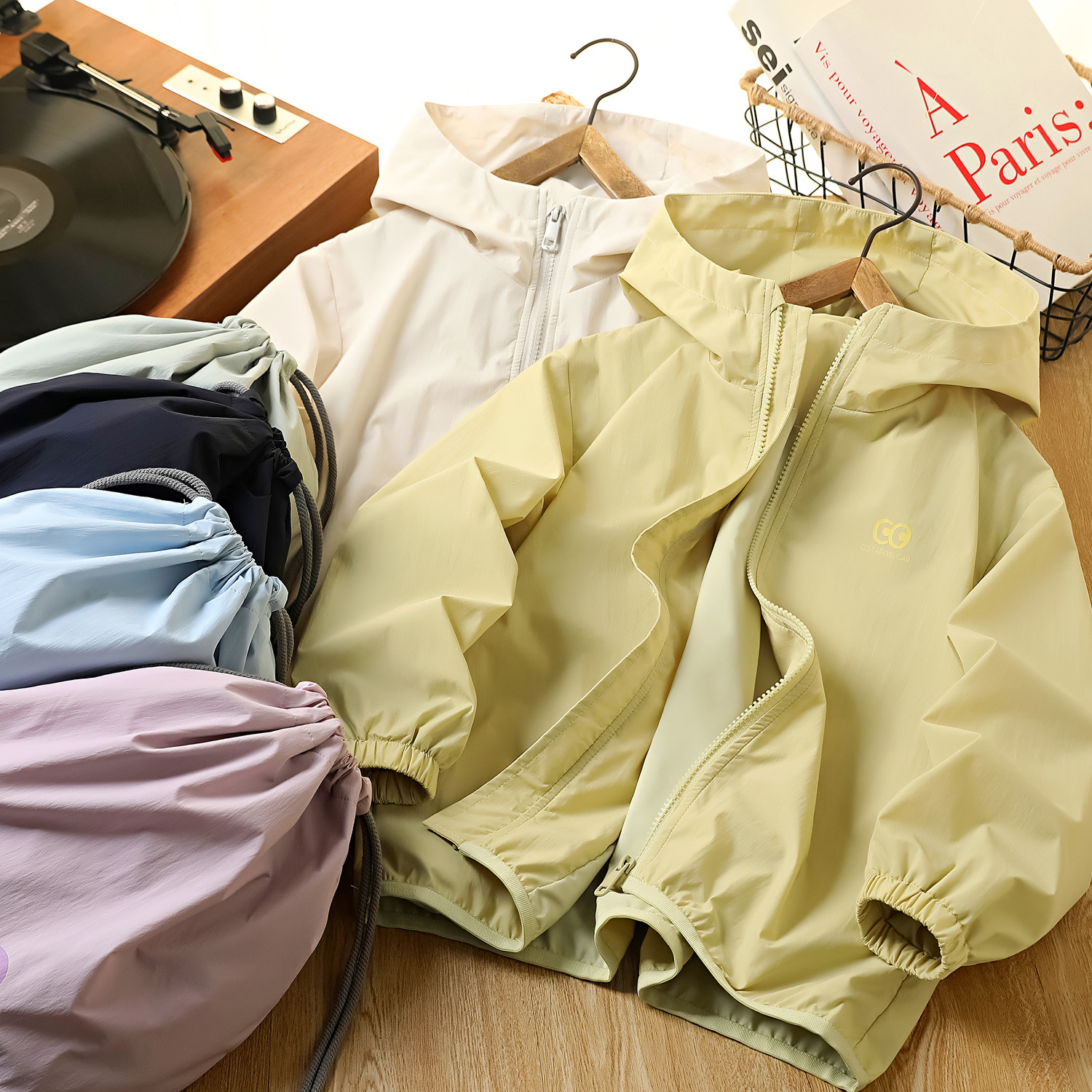 男童女童外套软壳冲锋衣春秋薄款2026新款糖果色韩版洋气潮中大童