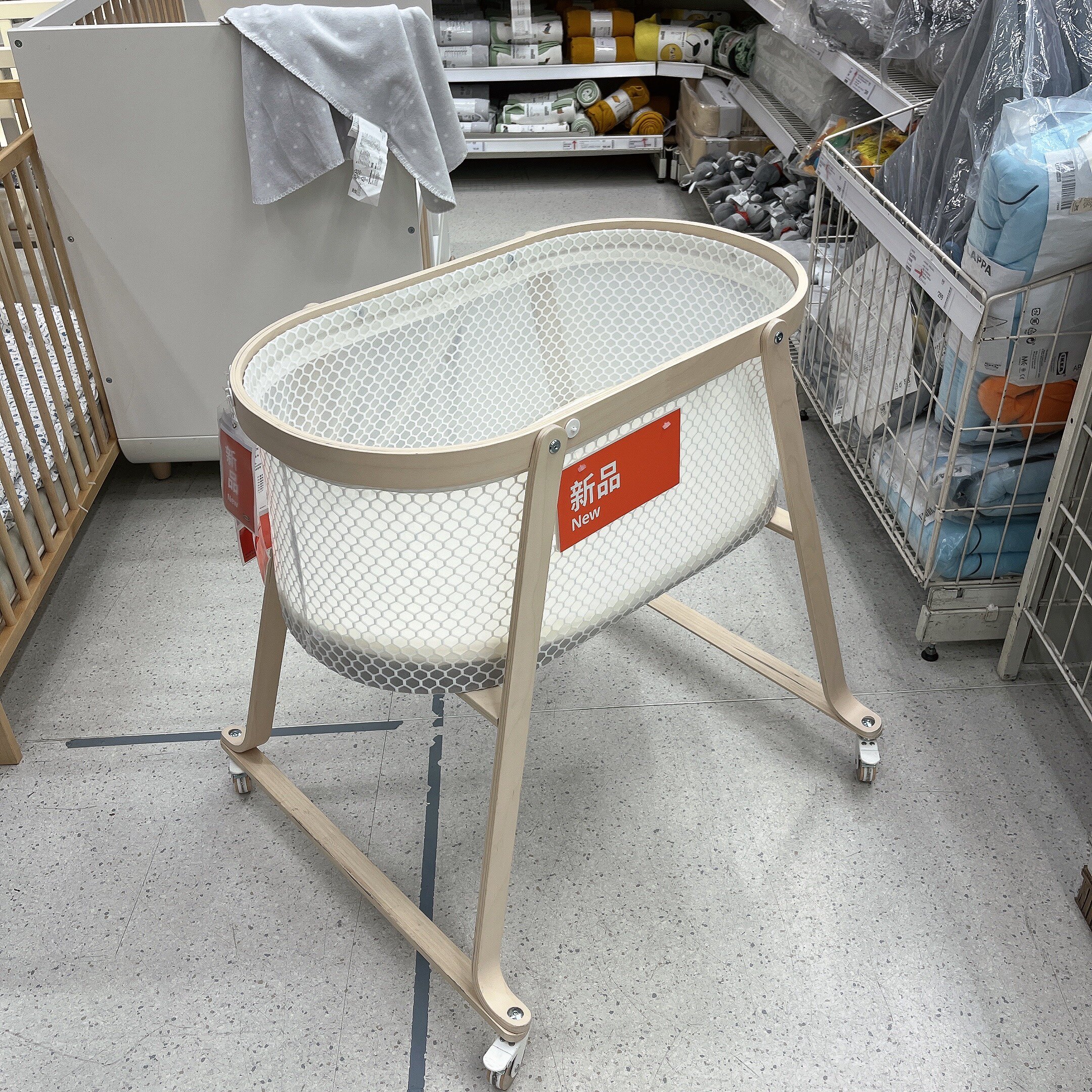 正品宜家家居代购埃尔斯克外尔德婴儿摇篮床40*73厘米推车带脚轮