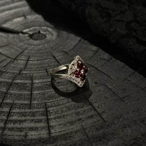 联安思复古红宝石钻石银饰戒指