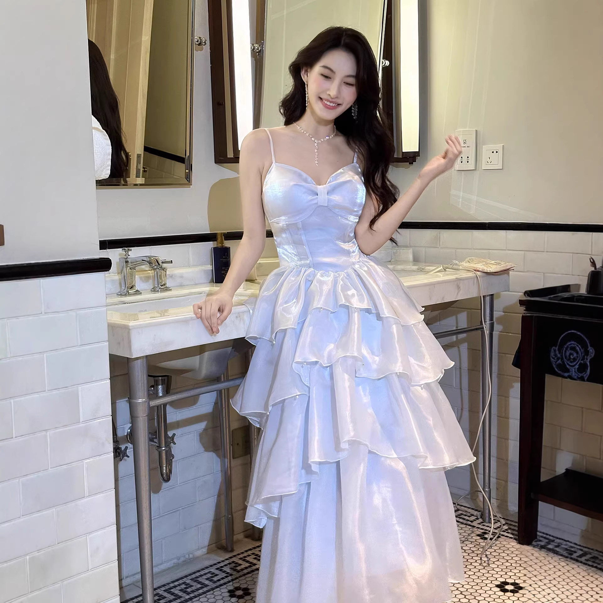 法式小资蓝色吊带修身连衣裙生日礼服蝴蝶结设计小众优雅多层次裙