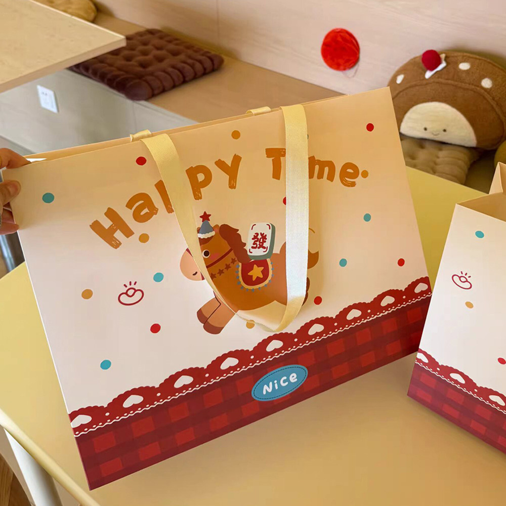 卡通可爱马年礼品袋儿童手提袋纸质伴手礼包装袋大容量厚卡服装袋