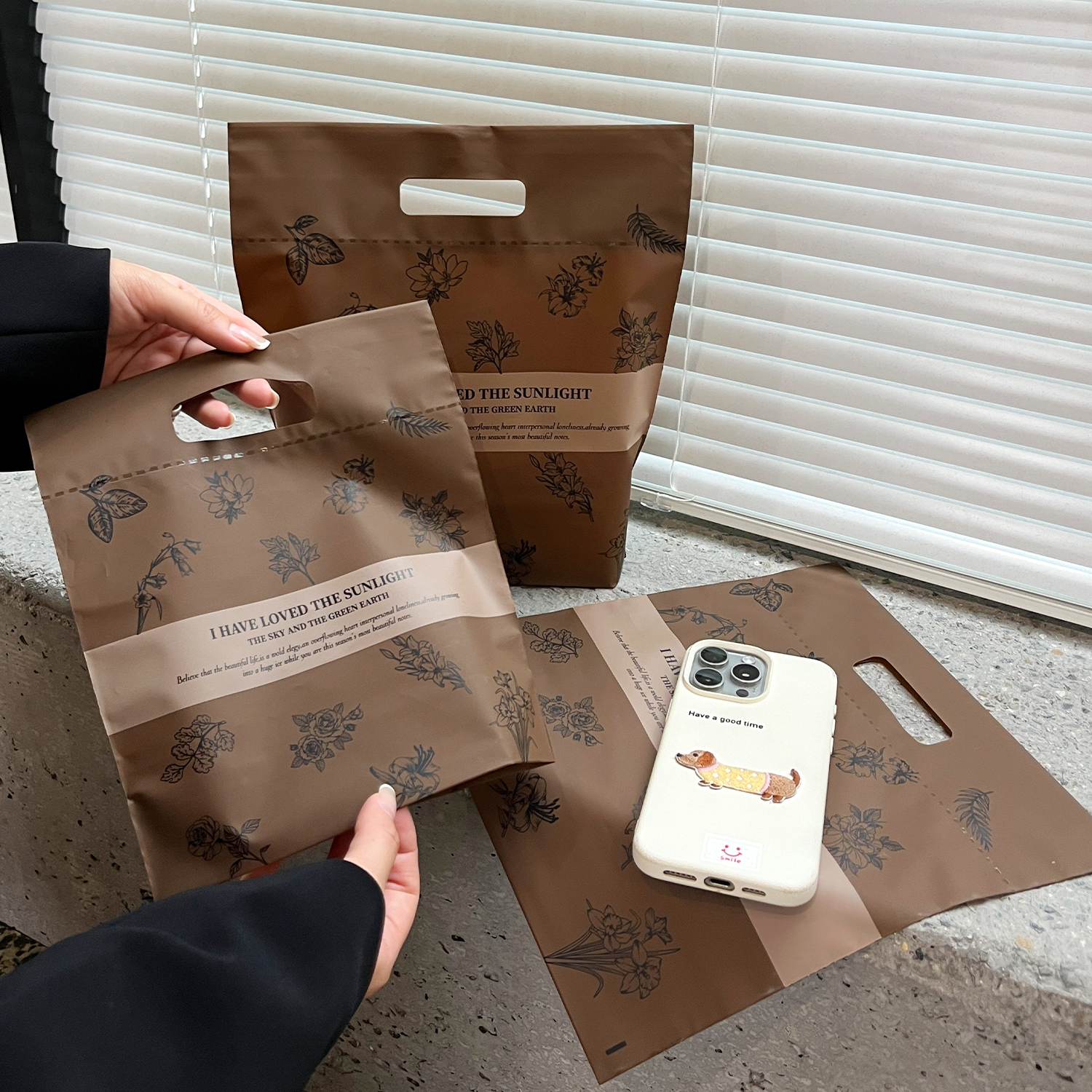 磨砂服装店饰品袋子购物打包带手提塑料袋包装礼品挖孔小号礼袋